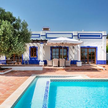 Ramped pool villa Algarve